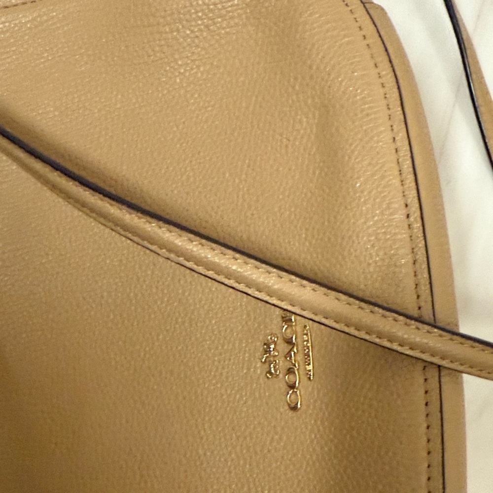 Vintage Coach Tan Leather Shoulder Bag - Picture 7 of 7